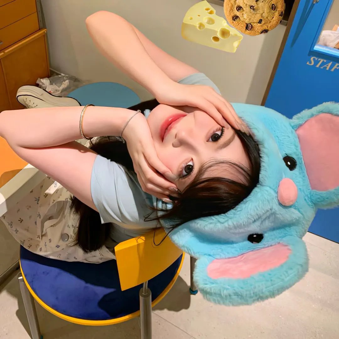 穿条纹衣的男孩